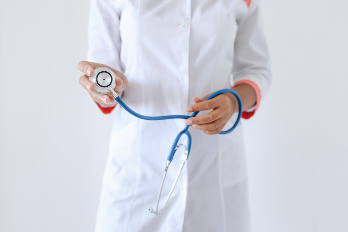 Biopsie sau monitorizare: cum se ia decizia corectă în 2026