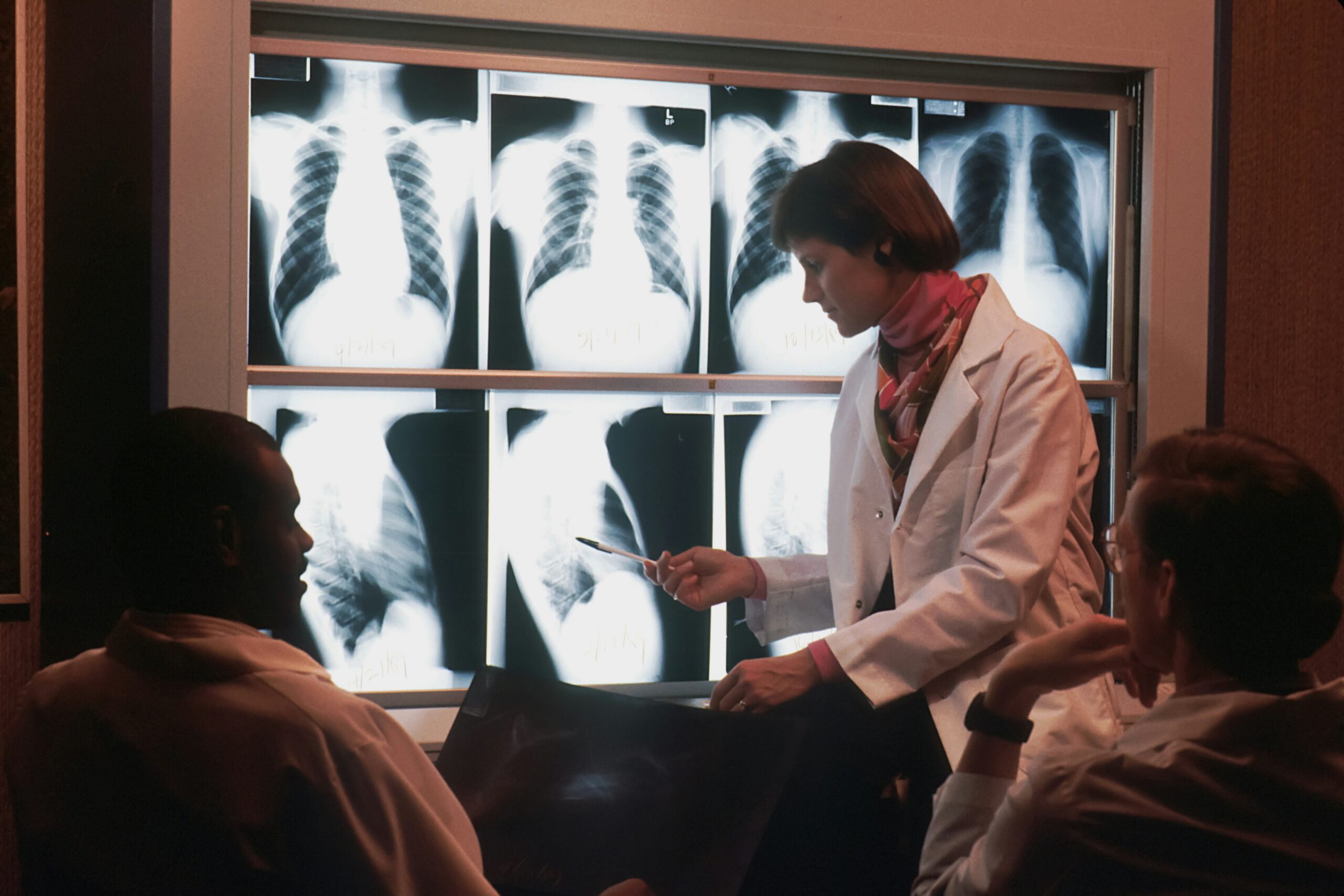 Diferențele dintre CT și RMN – Când este recomandat fiecare?