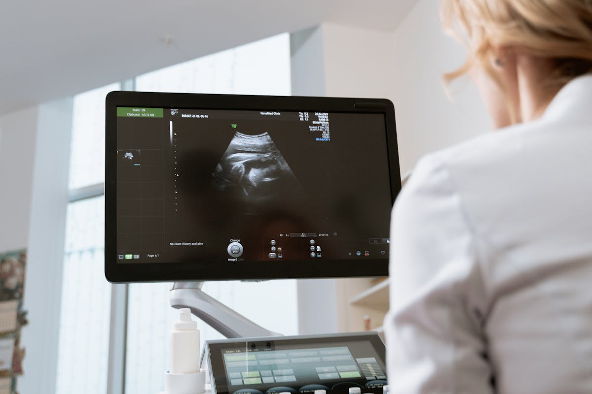 Interpretare CT abdominal: exemple de afecțiuni frecvent întâlnite