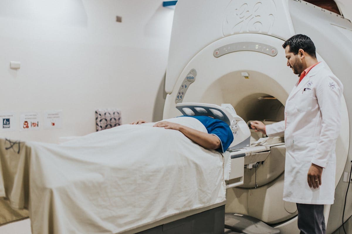 RMN pelvis la bărbați: ce afecțiuni poate detecta în prostată, vezică, rect